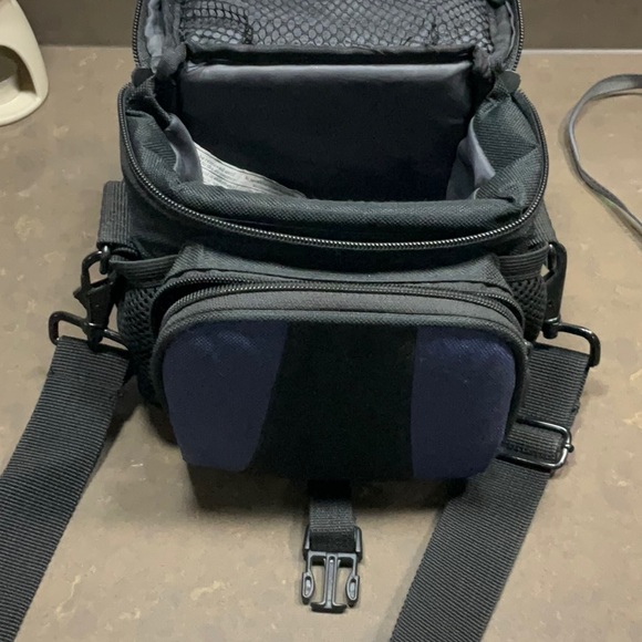 Kodak Easyshare Z710 7.1 MP Digital Camera - Picture 9 of 14